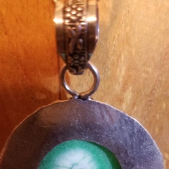 Stunning Green Solar Quartz wrapped in Silver - Picture 7 of 10